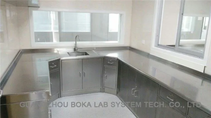Stainless Steel Lab Table with Drawer – 304 stainless steel construction with polished surface & lockable drawers.